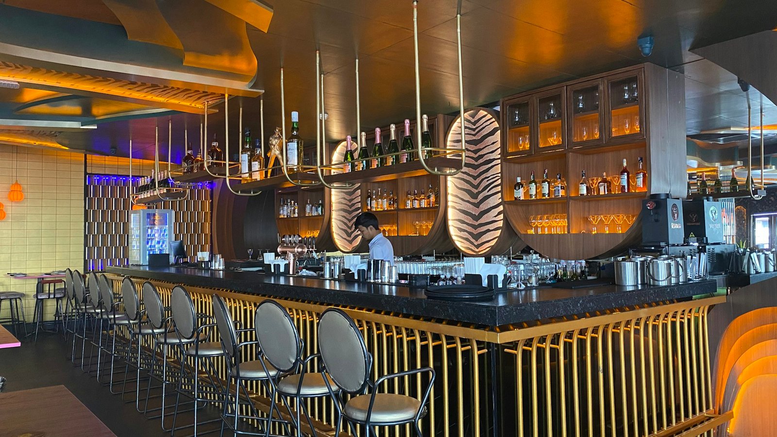 Contemporary cocktail bar representing India’s bar scene in 2026